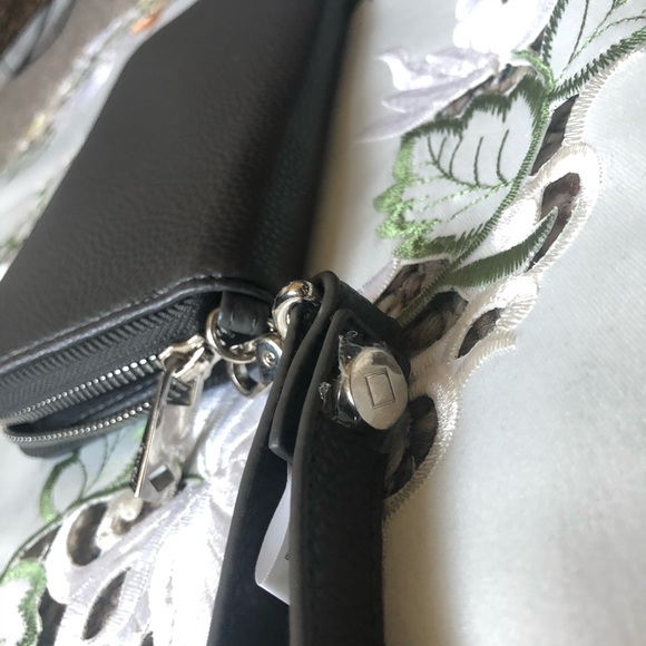 Jewell by Thirty-one Wristlet Wallet - Picture 6 of 6